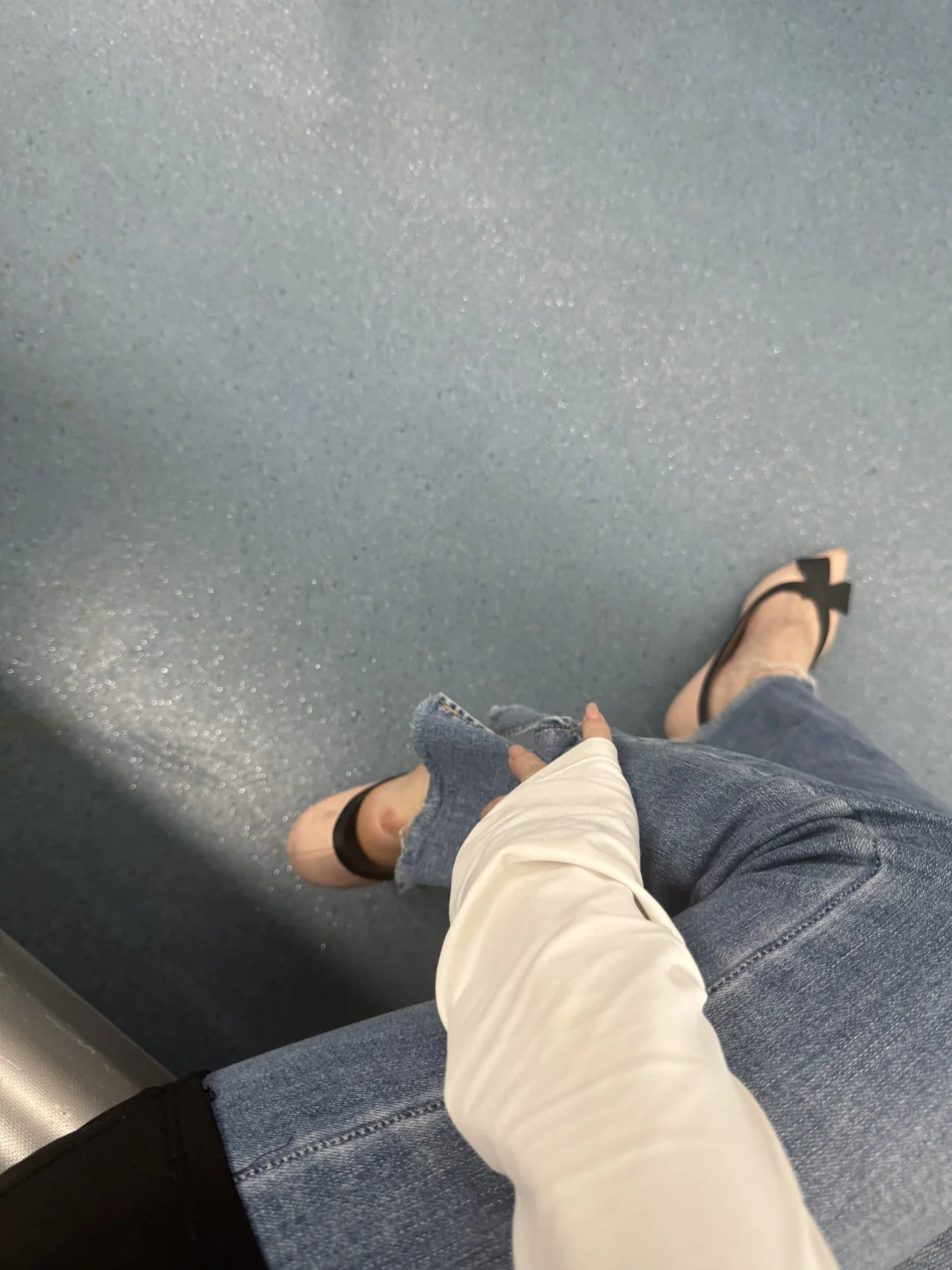 你们穿高跟鞋穿短丝袜吗？