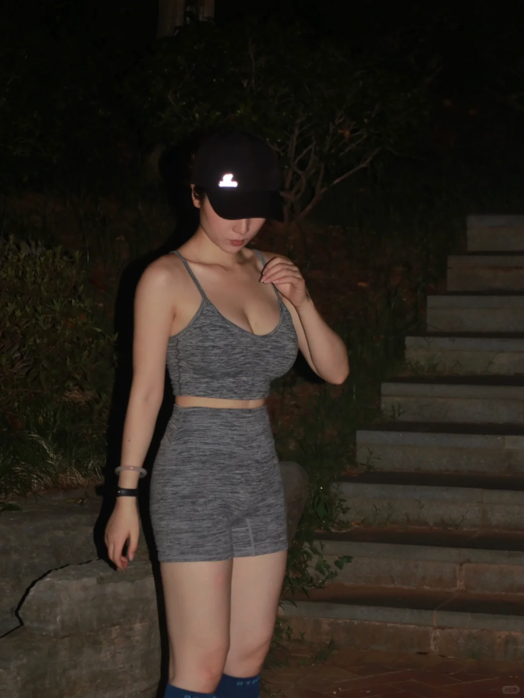 辣妹的夏天拍照方式