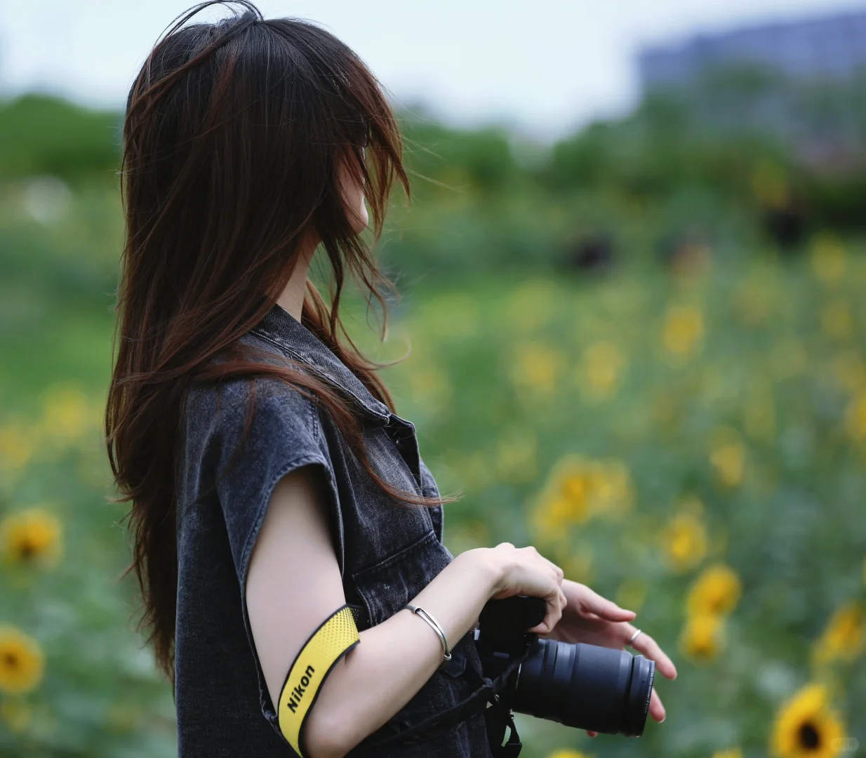 好喜欢给女摄影师拍照