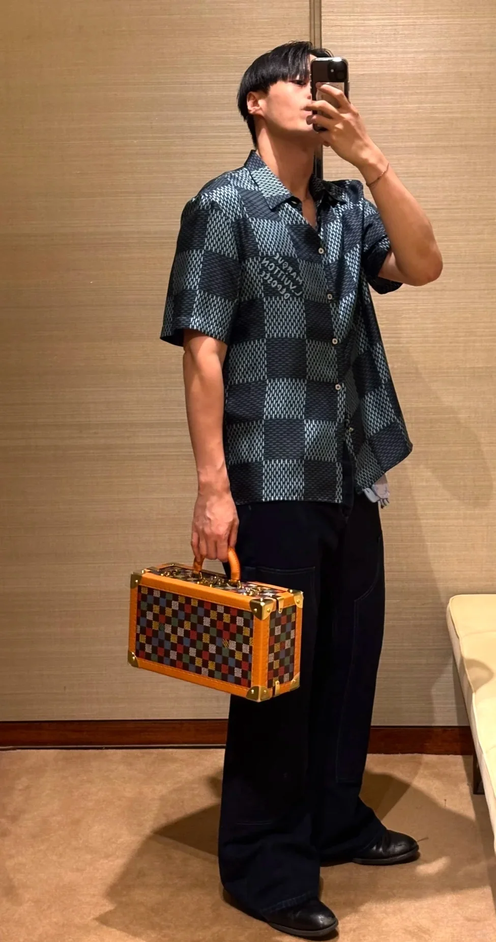 朋友们我该选哪件当520战袍？急急急🙉