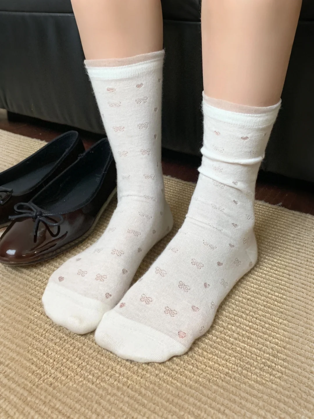 慵懒系少女💗🎀镂空小白袜，chao薄，戳心巴辣