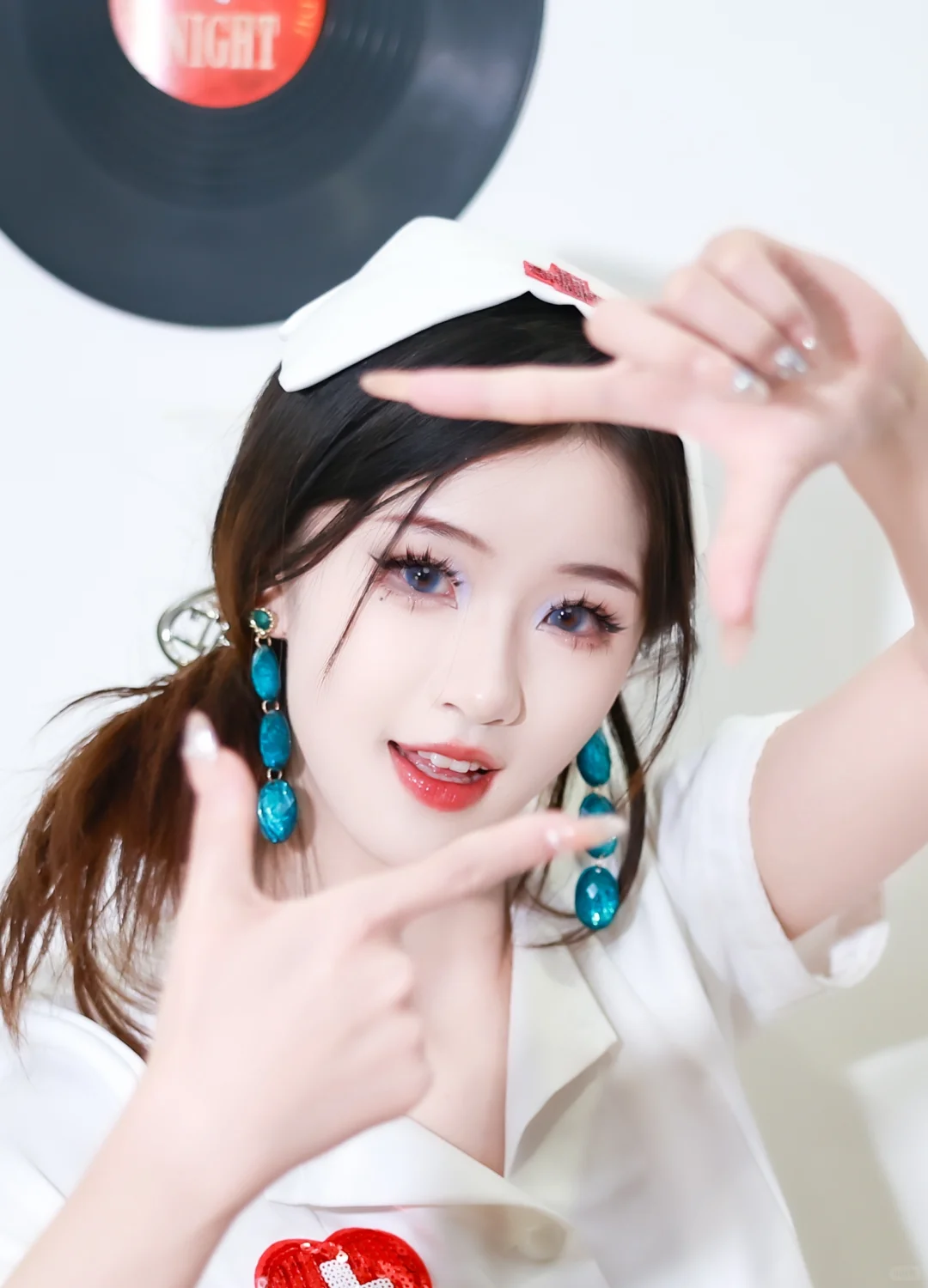 美女护士居家的悠闲时光