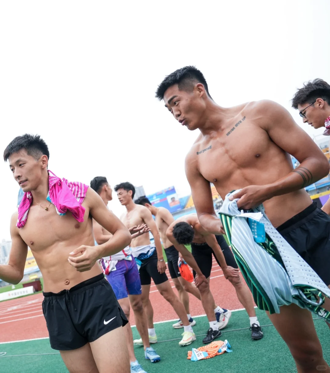 田径体育生53：展示身材！肌肉很硬！