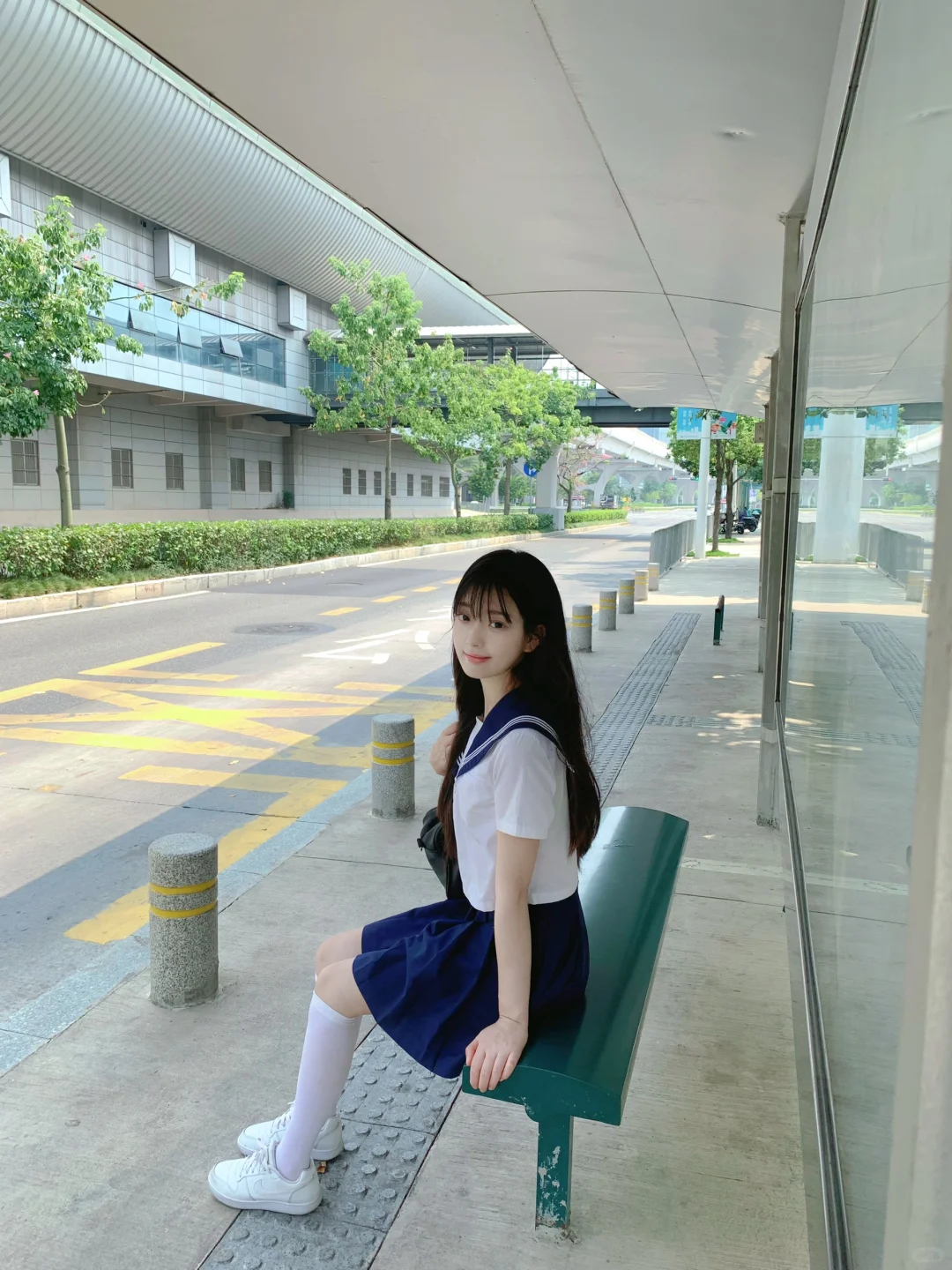 女孩子喜欢我这种类型也很正常吧！制服拍照