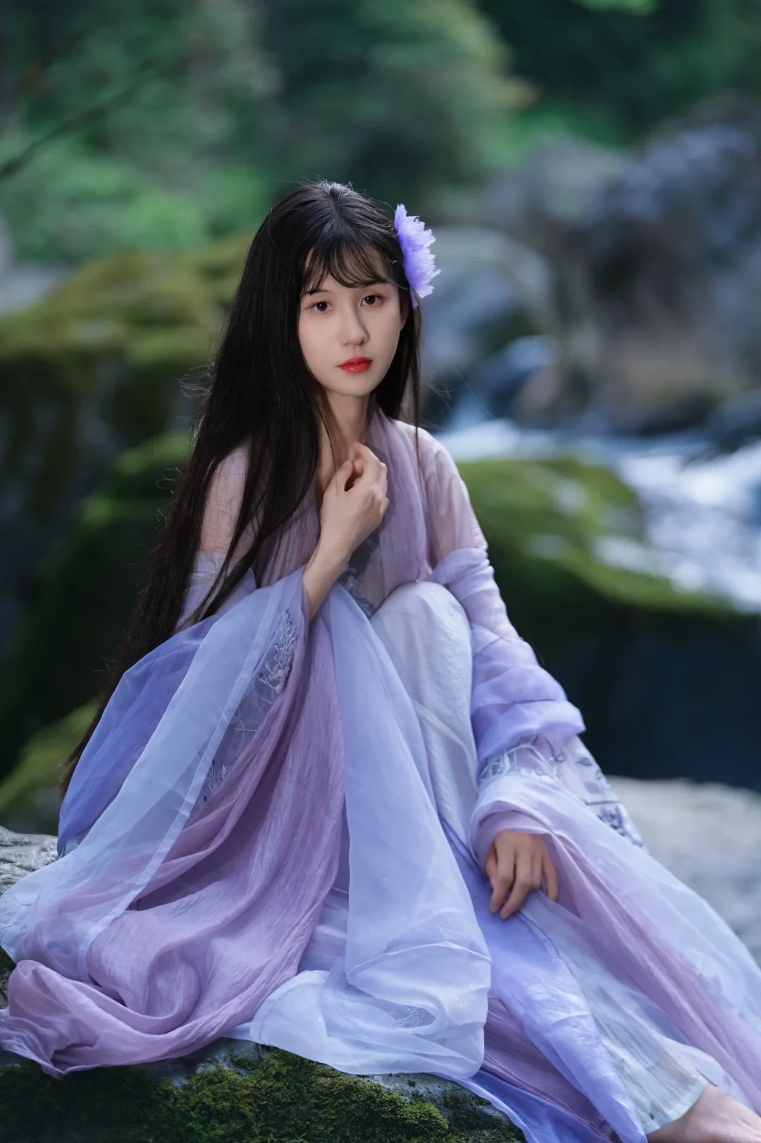溪边女子