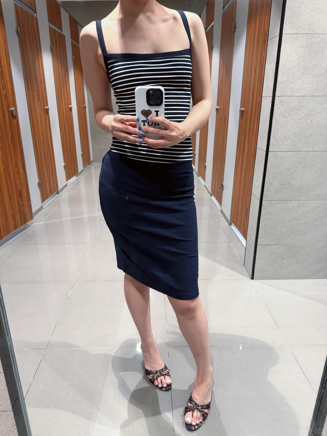 包臀裙➕高跟鞋是成为女人的第1️⃣步