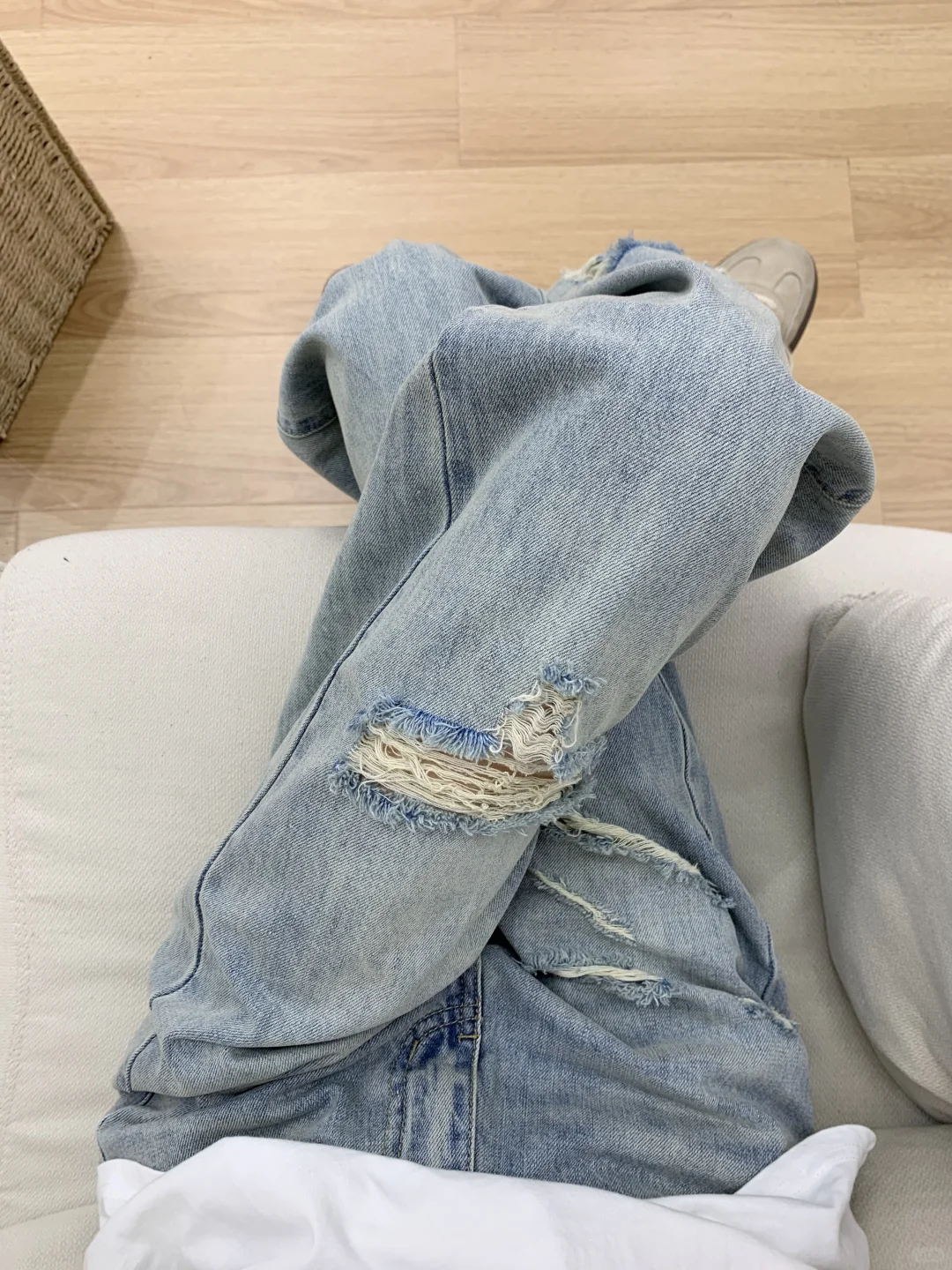 夏天还得是破洞裤啊啊啊啊..阔腿做旧好帅！！