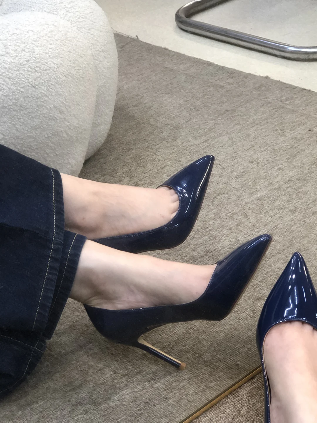 超有女人味的漆皮深蓝色高跟鞋～美腻啦！！