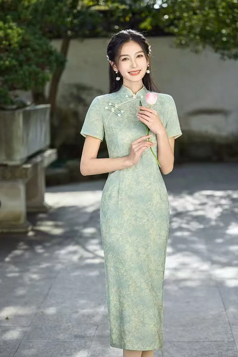 姐妹们！今天聊聊我的年度心动单品——旗袍！