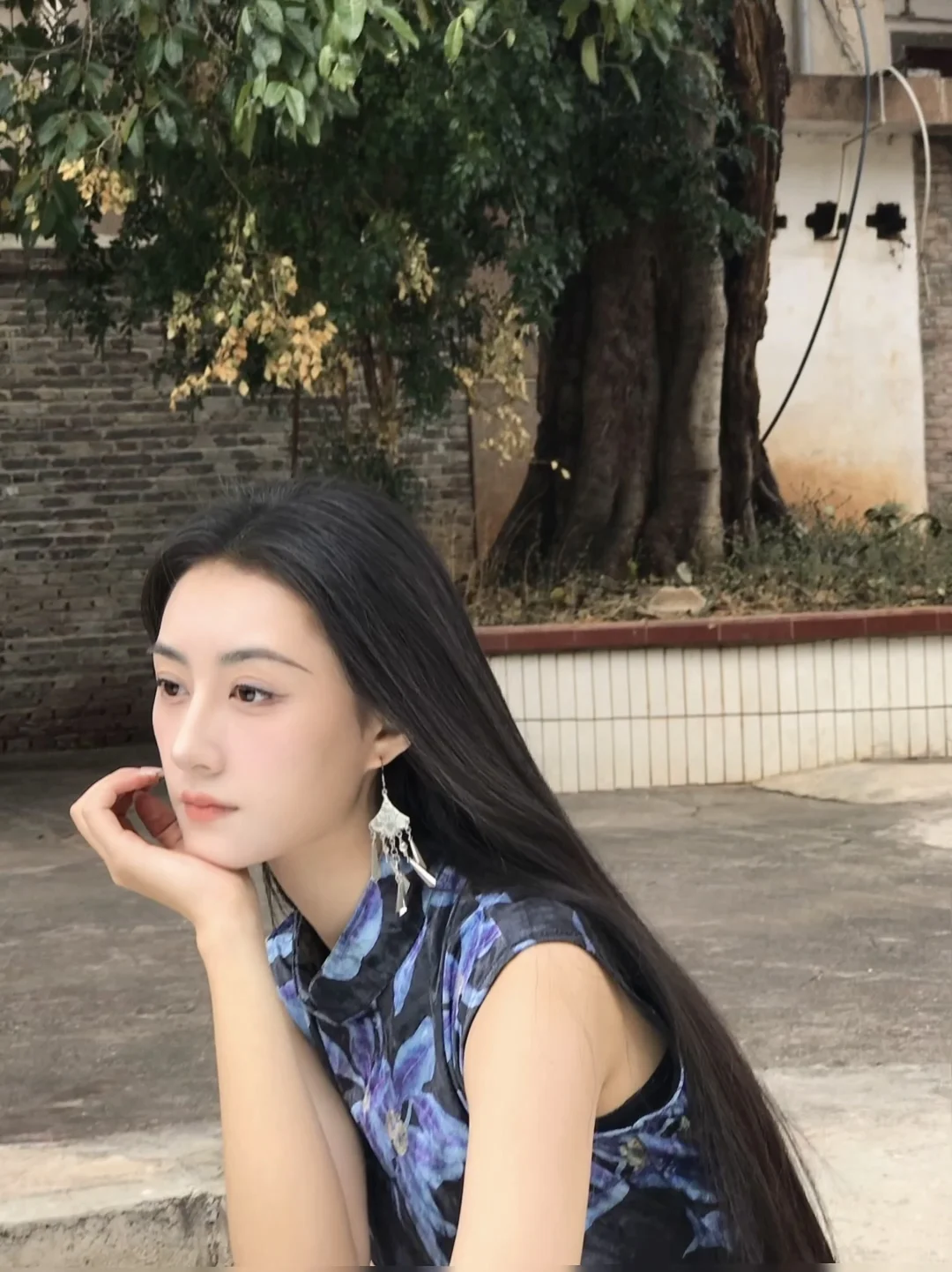 她从东方来