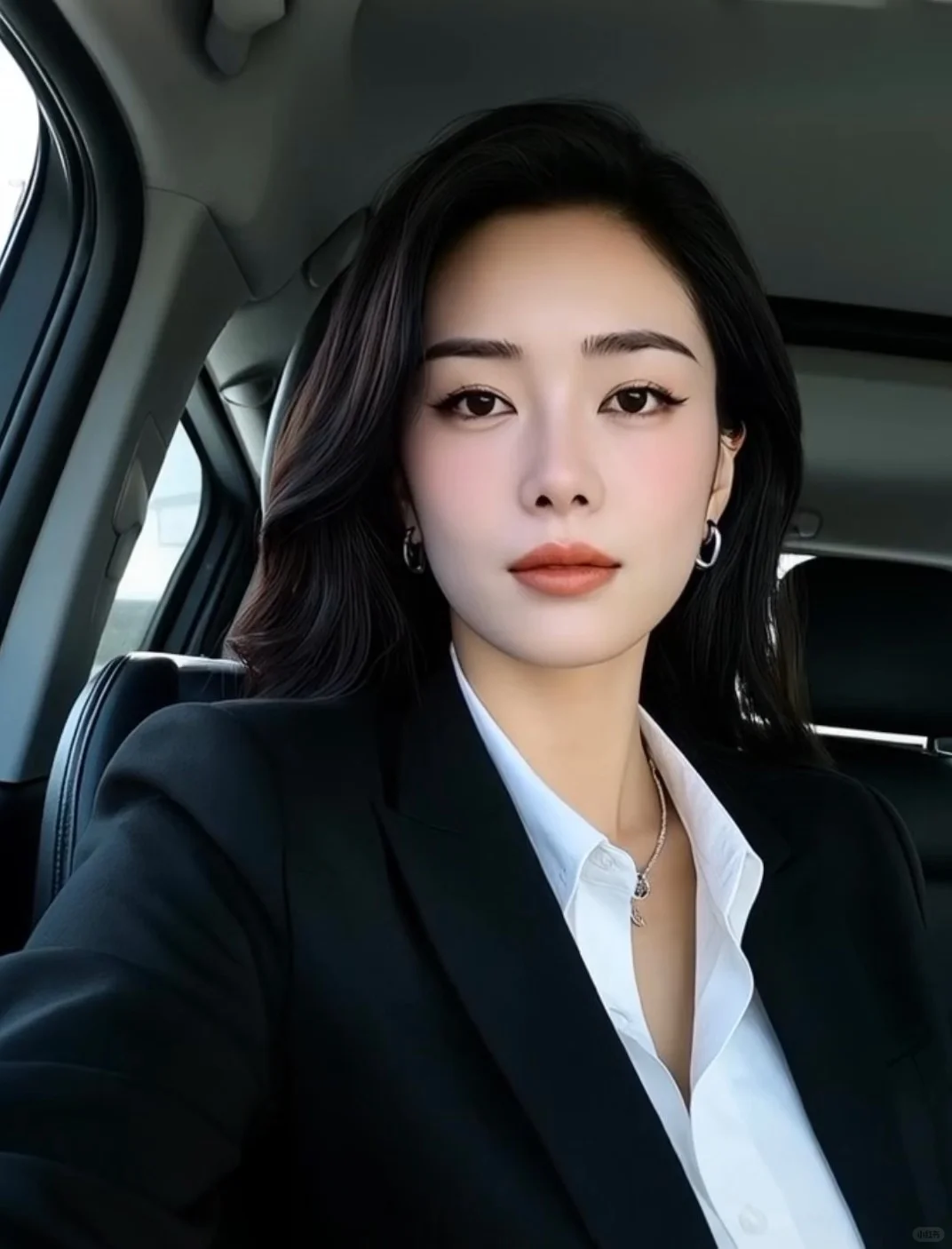 上班前臭美一下，应该没人发现吧