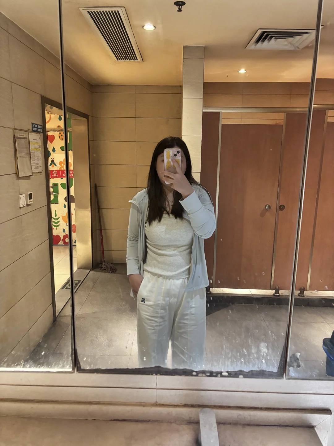 感觉大家还是少穿点吊带吧