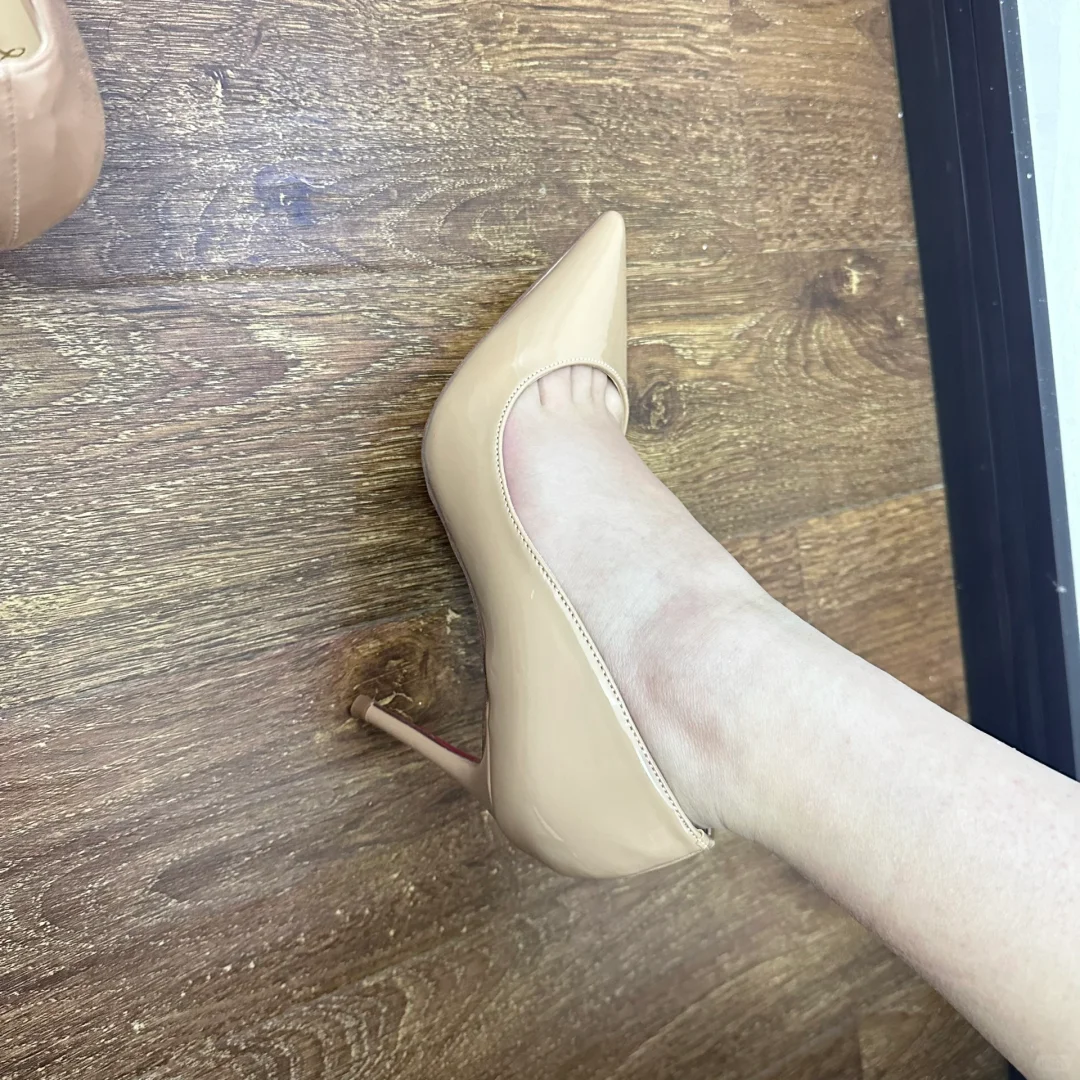 买了两双大火的红底裸色高跟鞋对比👠