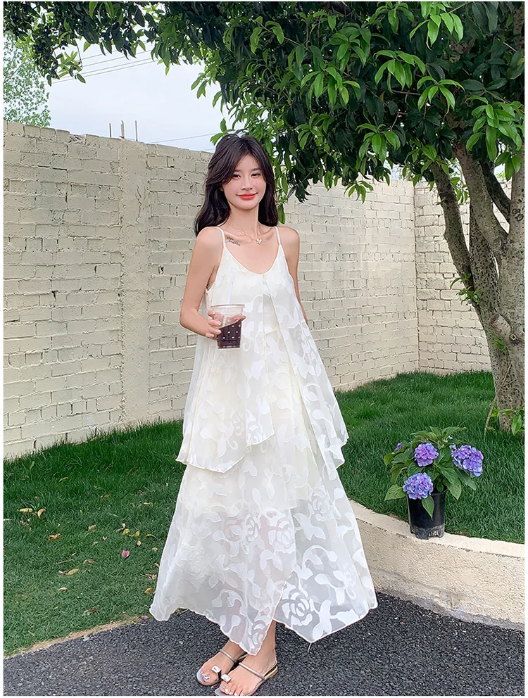 被追夸！白色吊带裙美到心巴上