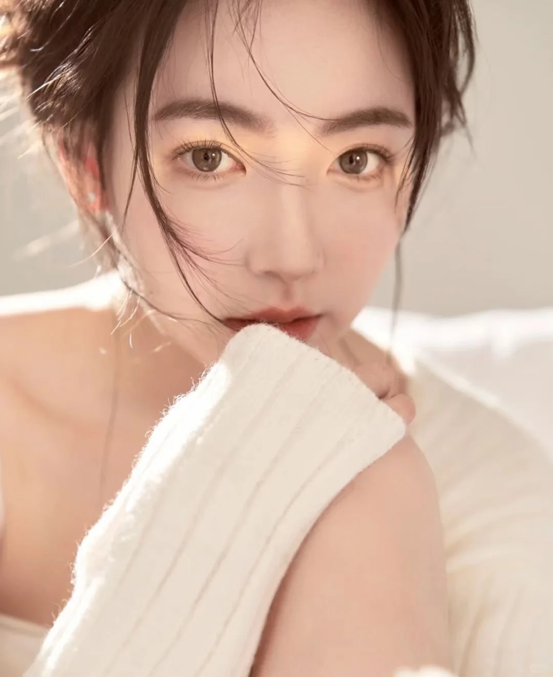 少女轻私房写真 营造素人美女氛围感