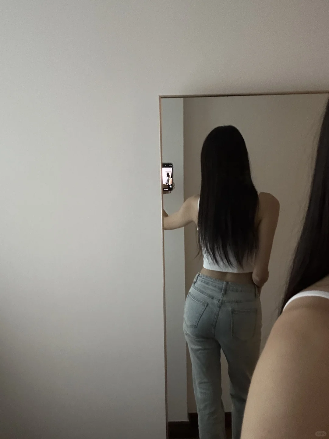 还得是吊带加牛仔裤