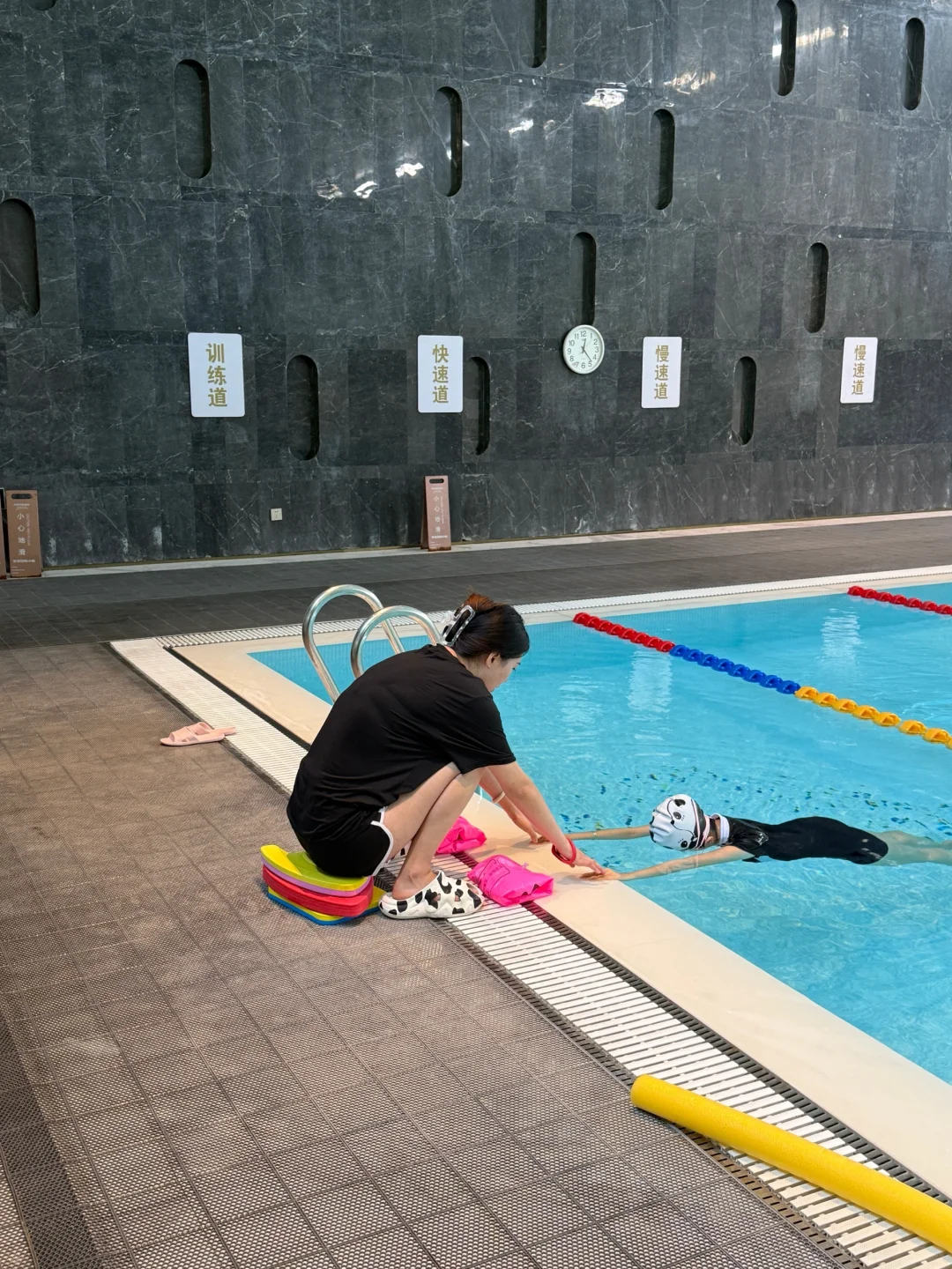济南 游泳女教练 只接女生