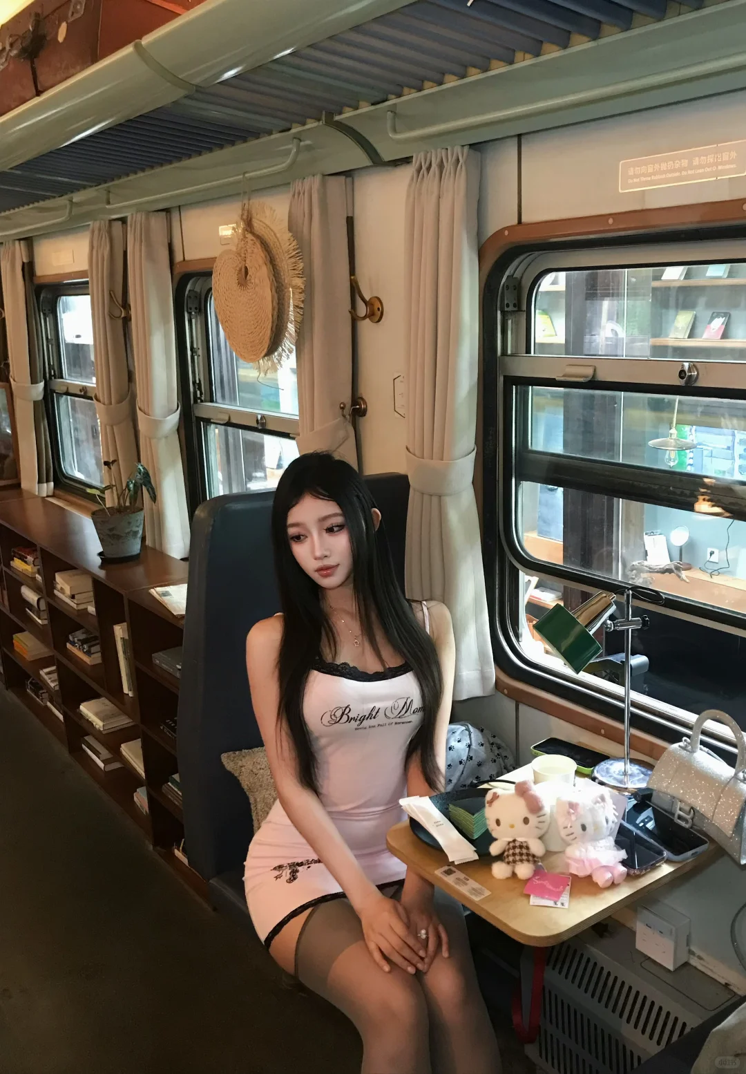 掌管灰丝的少女