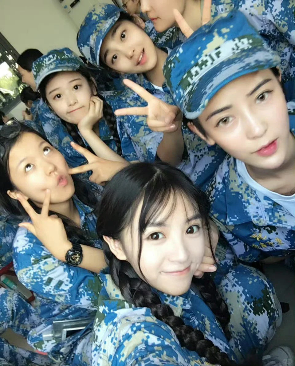 【合集】女明星军训照👉
