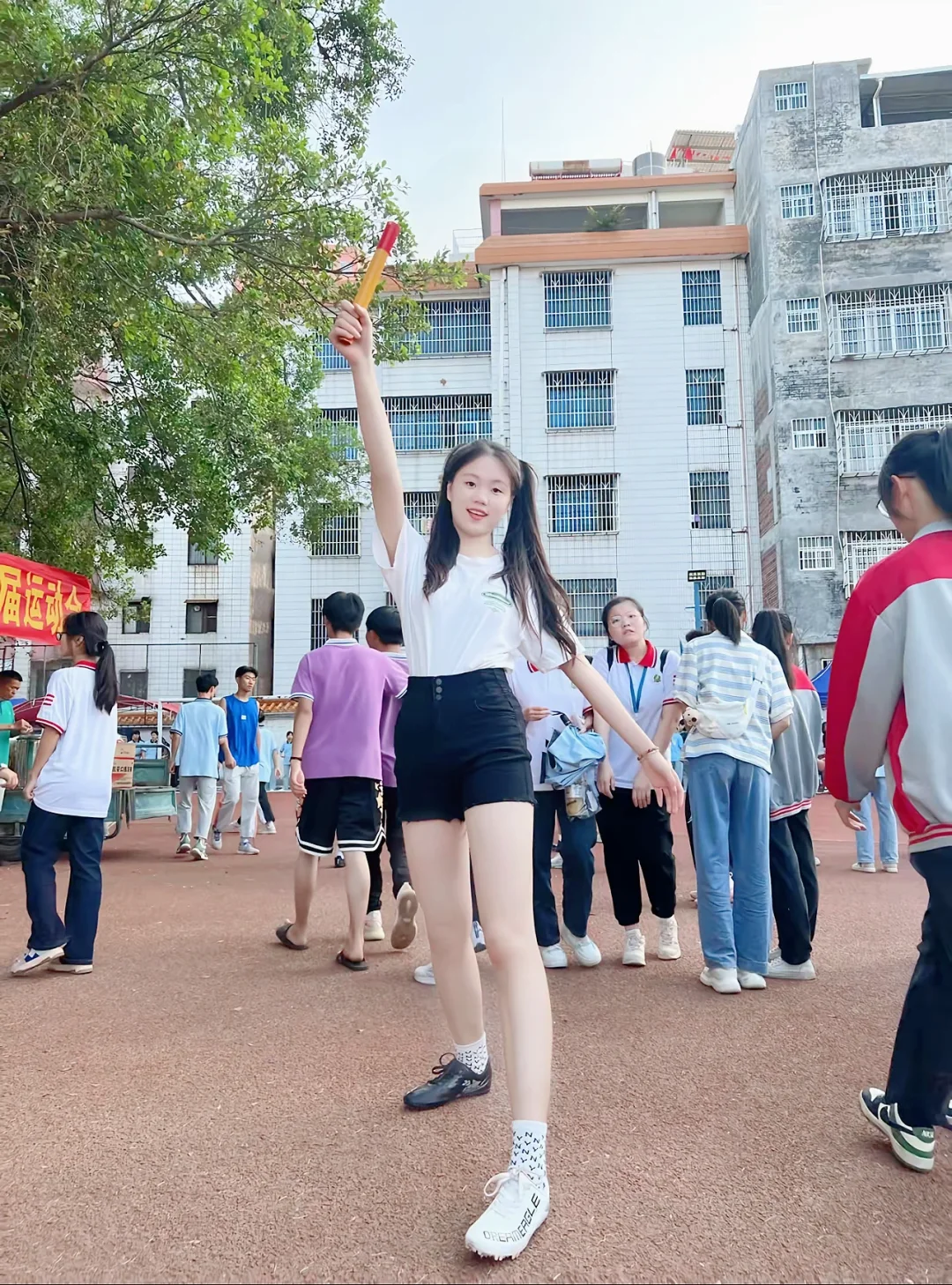 15岁的初中生比她体育老师还高一些