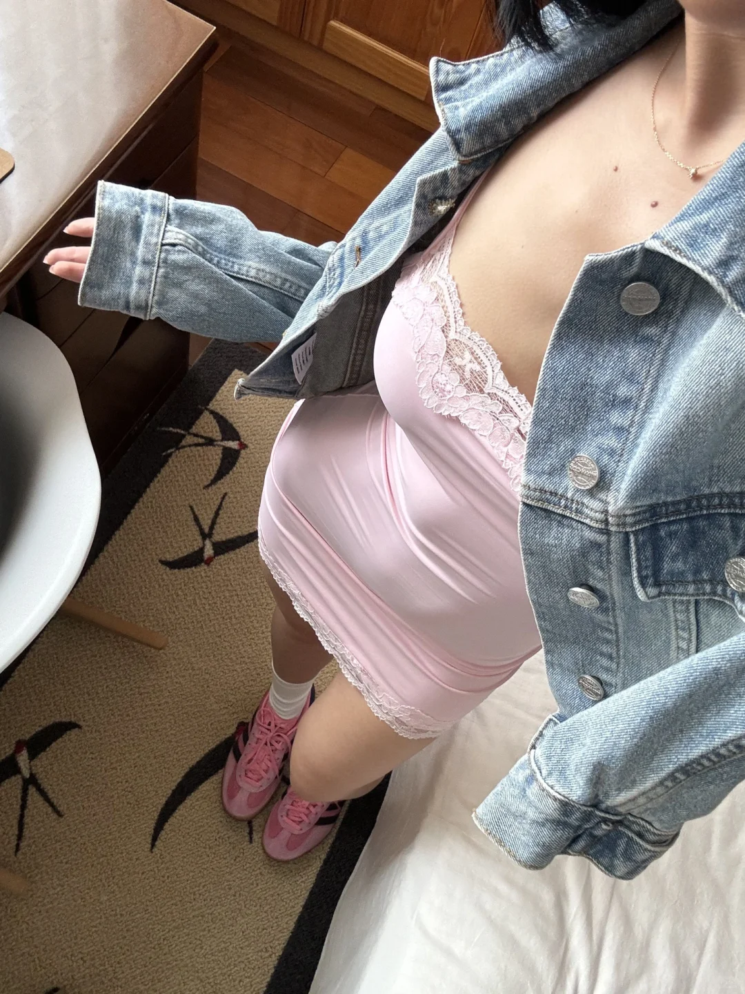 姐妹们！帮选：skims粉色or白色💖