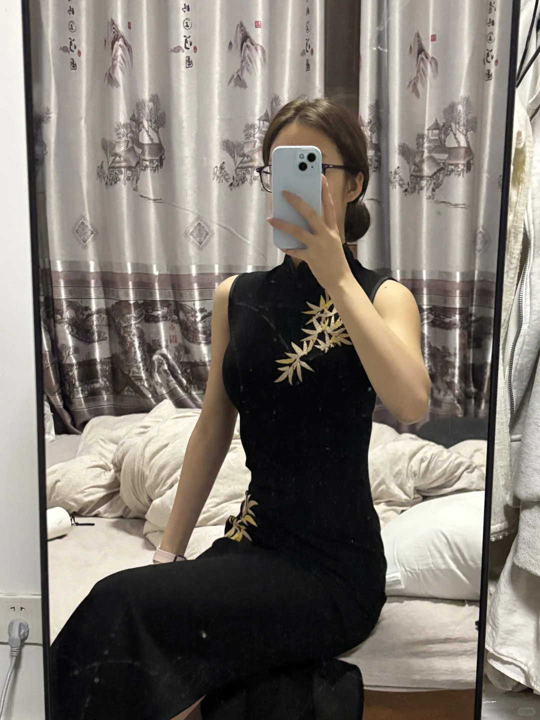 纯黑色刺绣旗袍要不要留