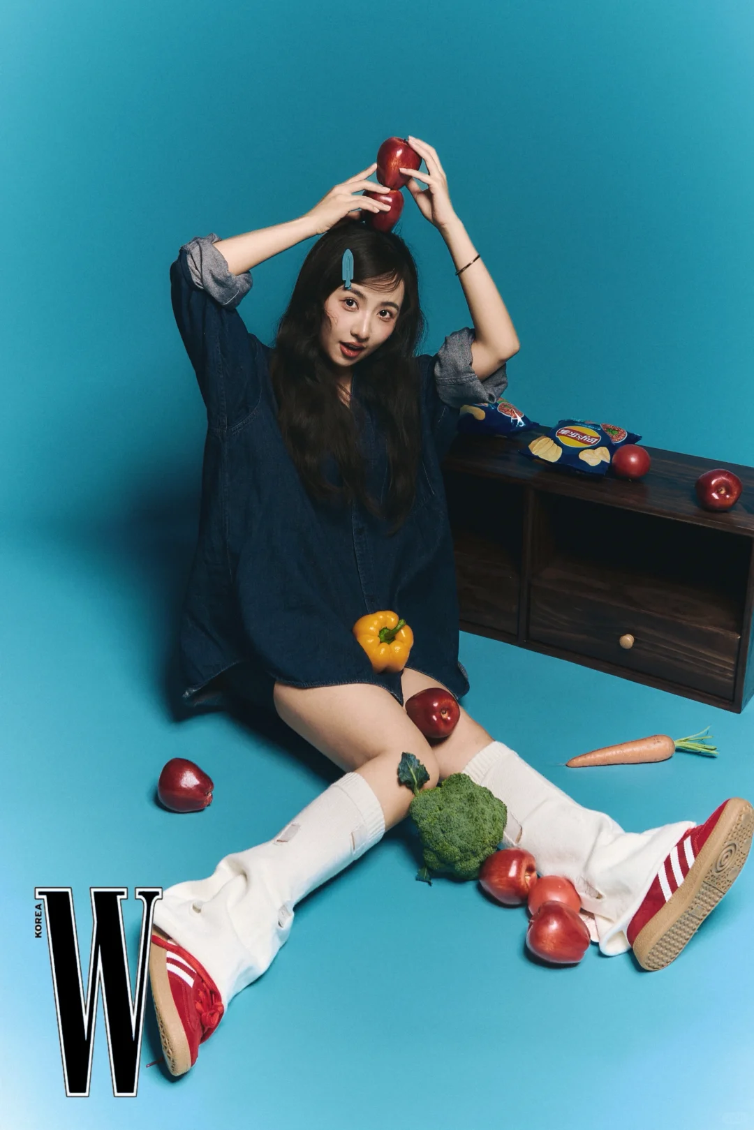韩杂｜果蔬女孩写真 🥦🥕🫑🍇🍅🍞🍊🍎🍍
