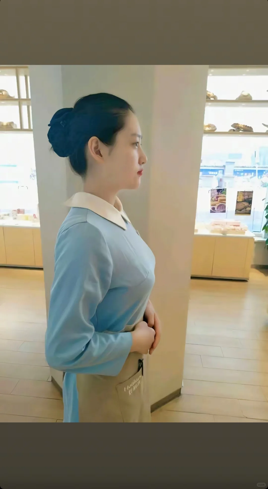 在好利来上班 仪态也很重要