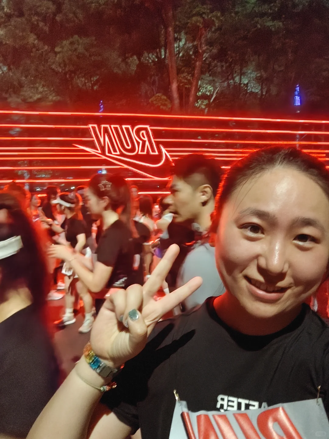 耐克夜跑，跑完了，很爽！
