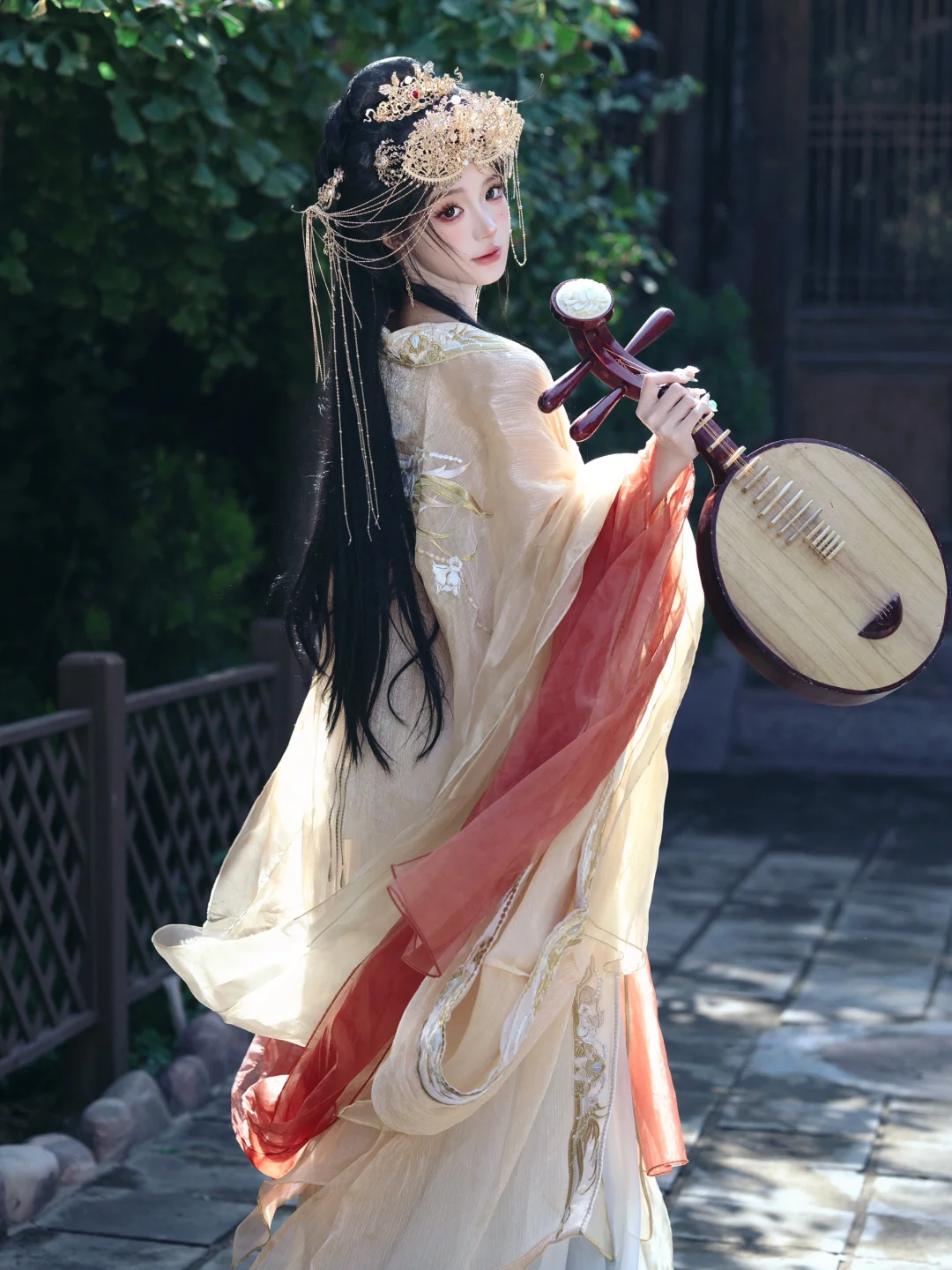 清冷风汉服｜世事漫随流水，算来一梦浮生