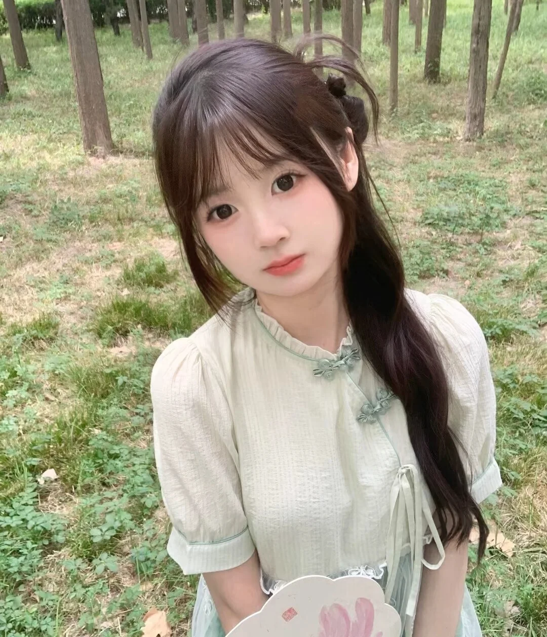 在校女大新人模特蹲个靠谱摄影师