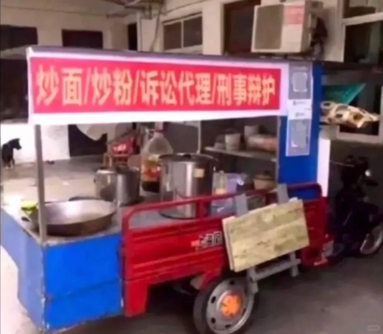 处境艰难的青年律师，一起去擦边吗？