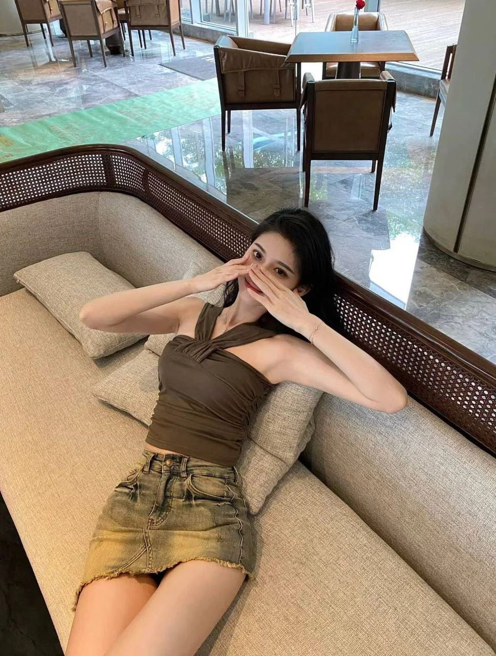 高颜值主播蹲摄影师一名🉑大📐✍针互动
