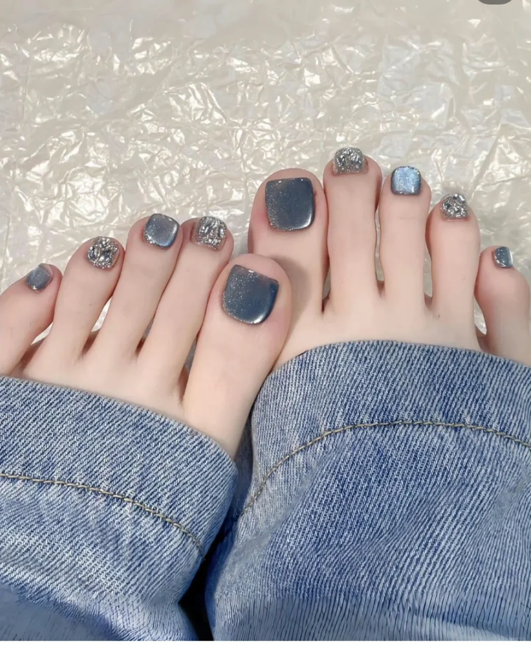显白色系脚趾甲