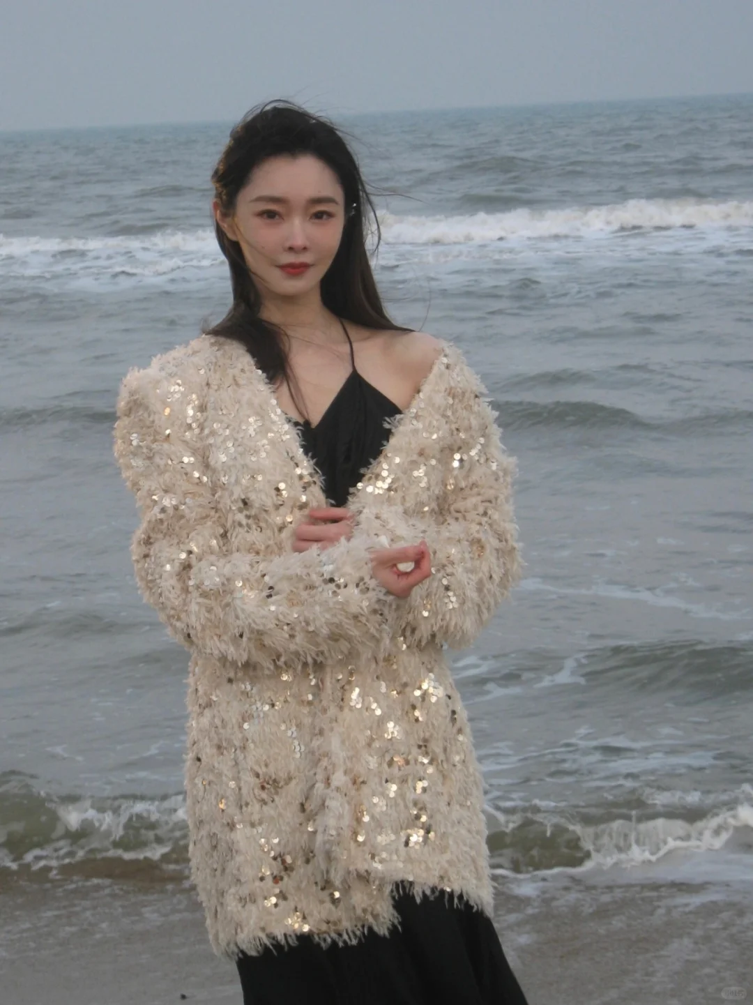 宋轶海边氛围感美照，气质温柔的车车太美啦