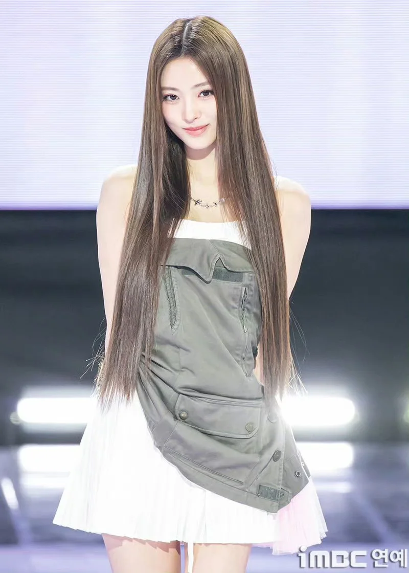新闻图里身材和脸蛋都很完美的anna