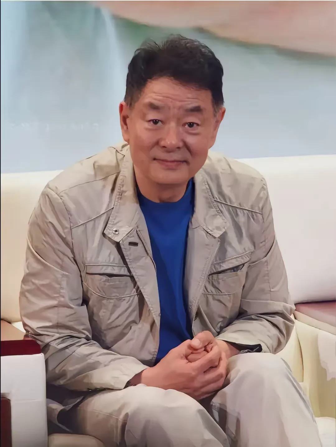 当年风度翩翩佳公子，现在也和你我一样，大家能看出来他是谁吗？