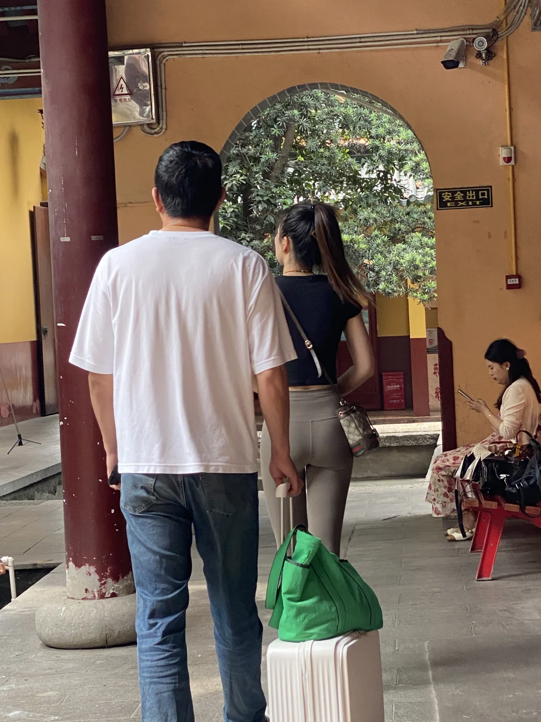 开福寺，穿衣自由