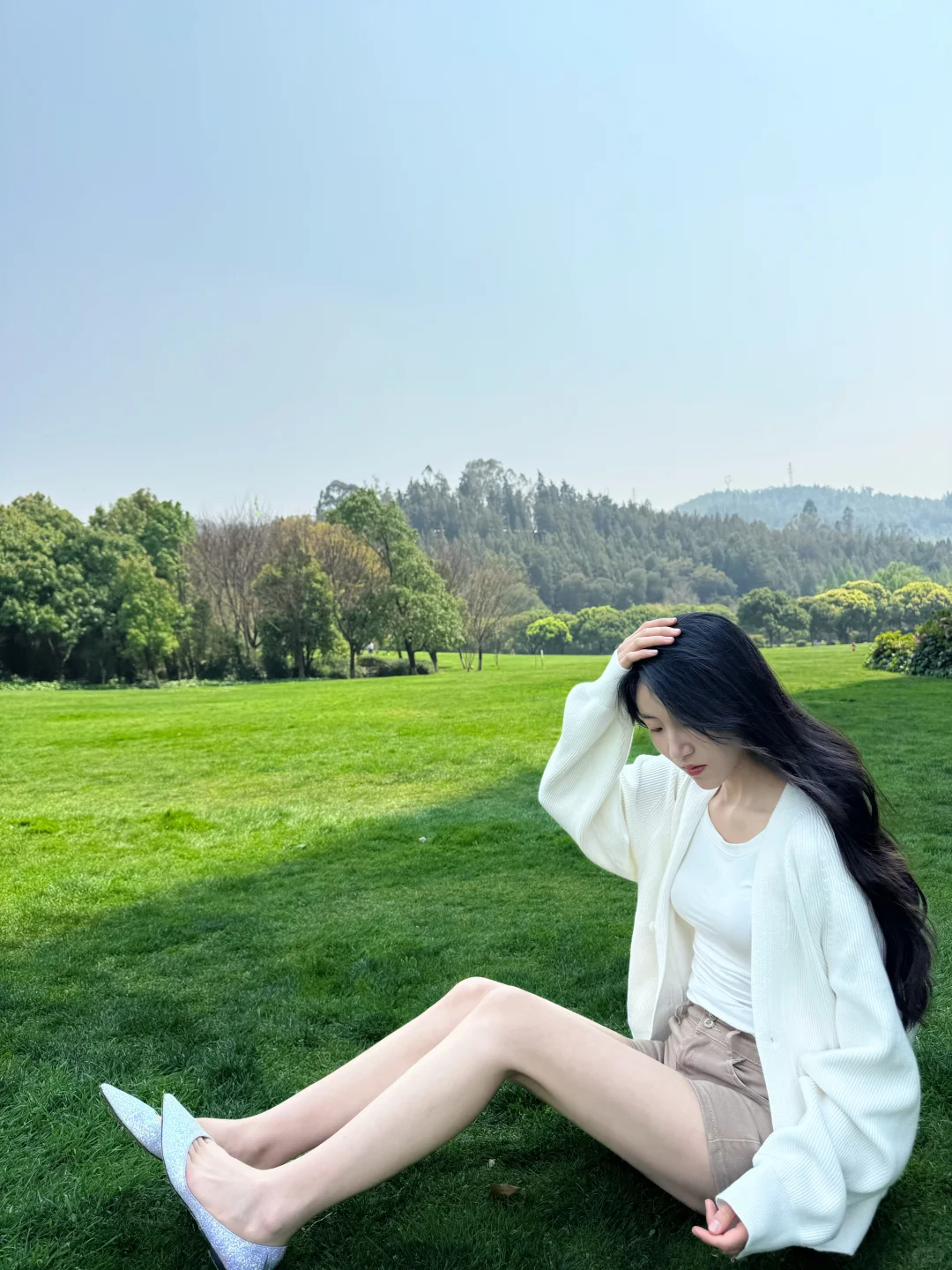 春天真的不要错过在草坪上拍照啊……