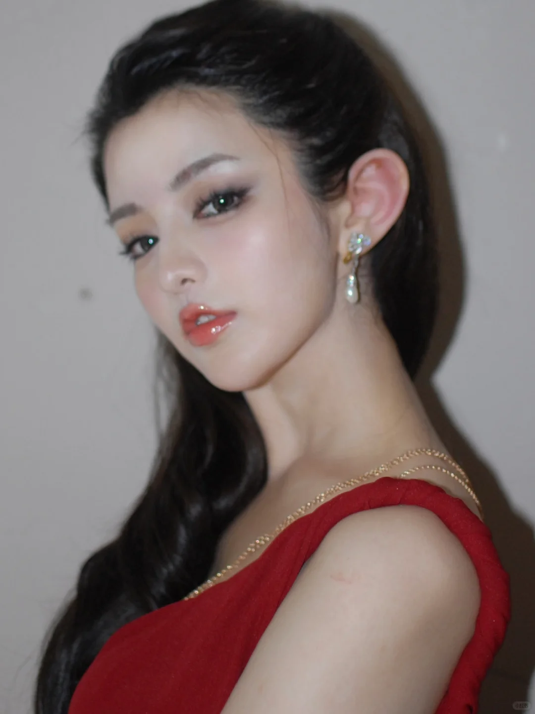 “古早韩剧的温柔女二。”