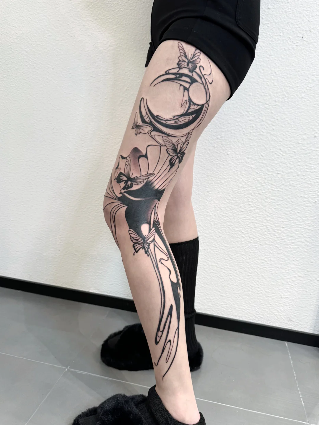 花腿作品｜意识流线条蝴蝶 花腿女生线条💯