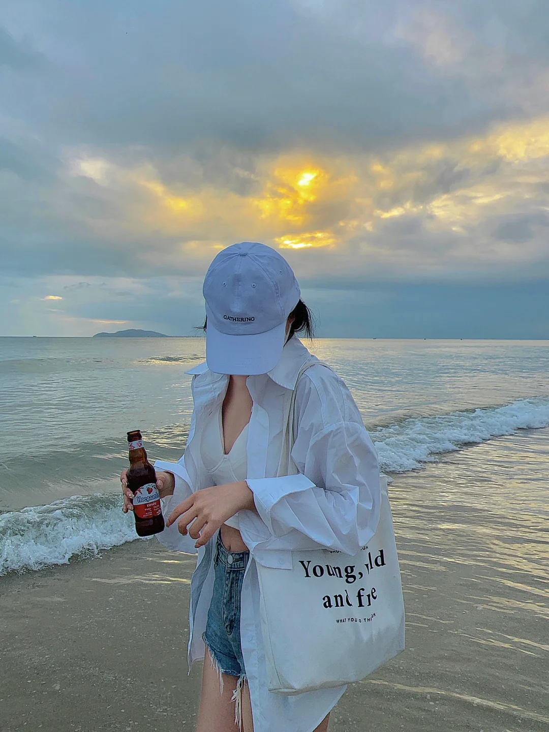 情侣海边拍照尊嘟很有氛围感