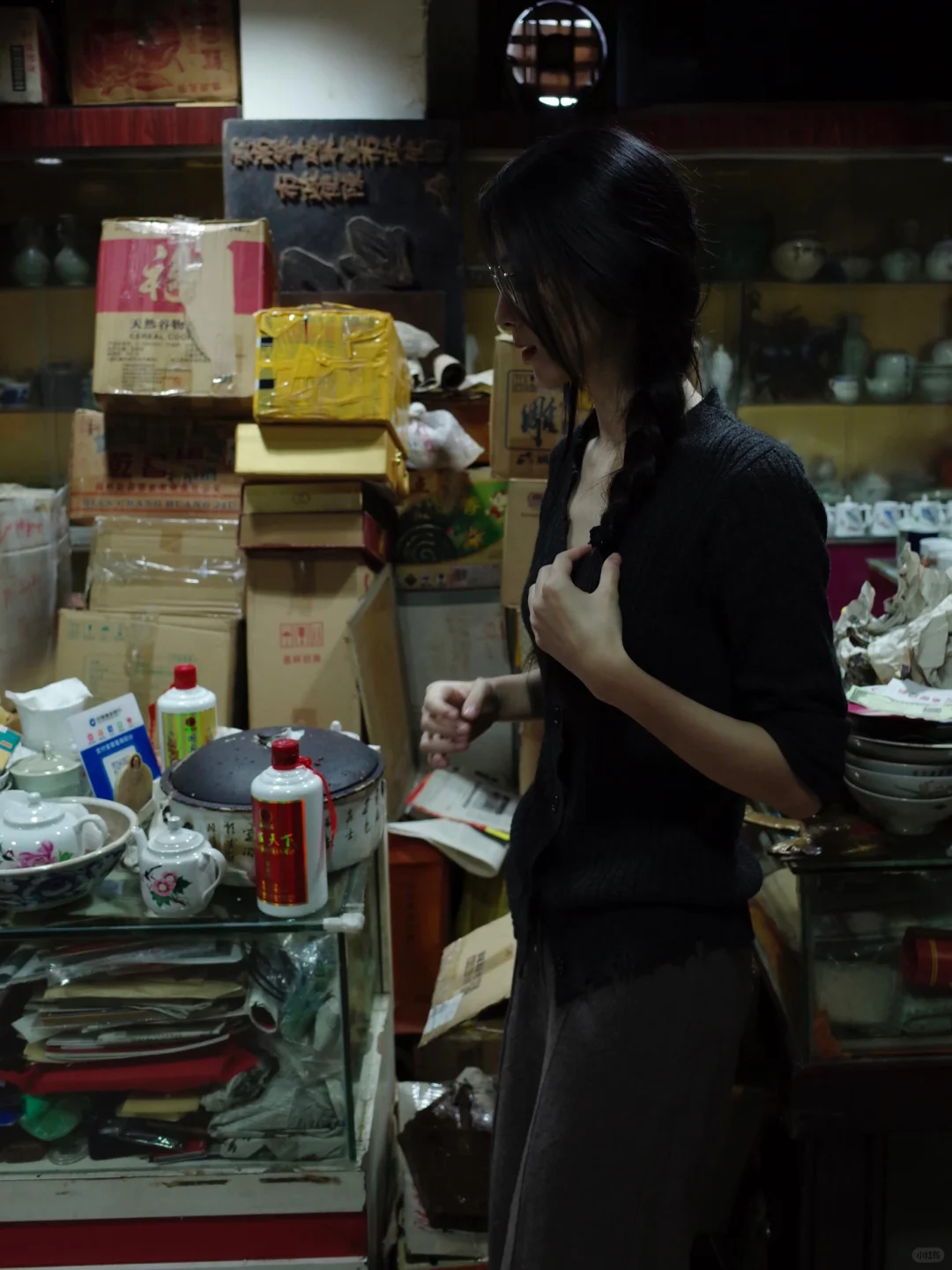 古玩店老板娘