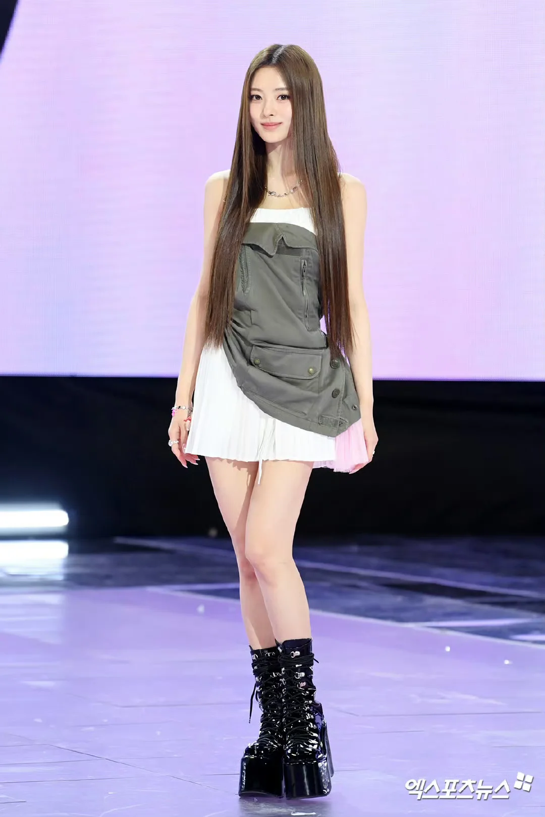 新闻图里身材和脸蛋都很完美的anna