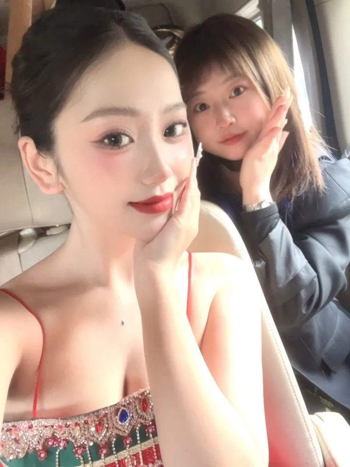 快捞一下这个女模特