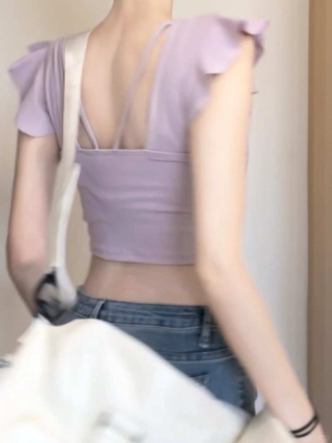 这件瑜伽服放在整个瑜伽界也是相当炸裂啊啊