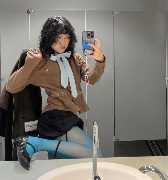 当一个女人想要一双蓝色丝袜