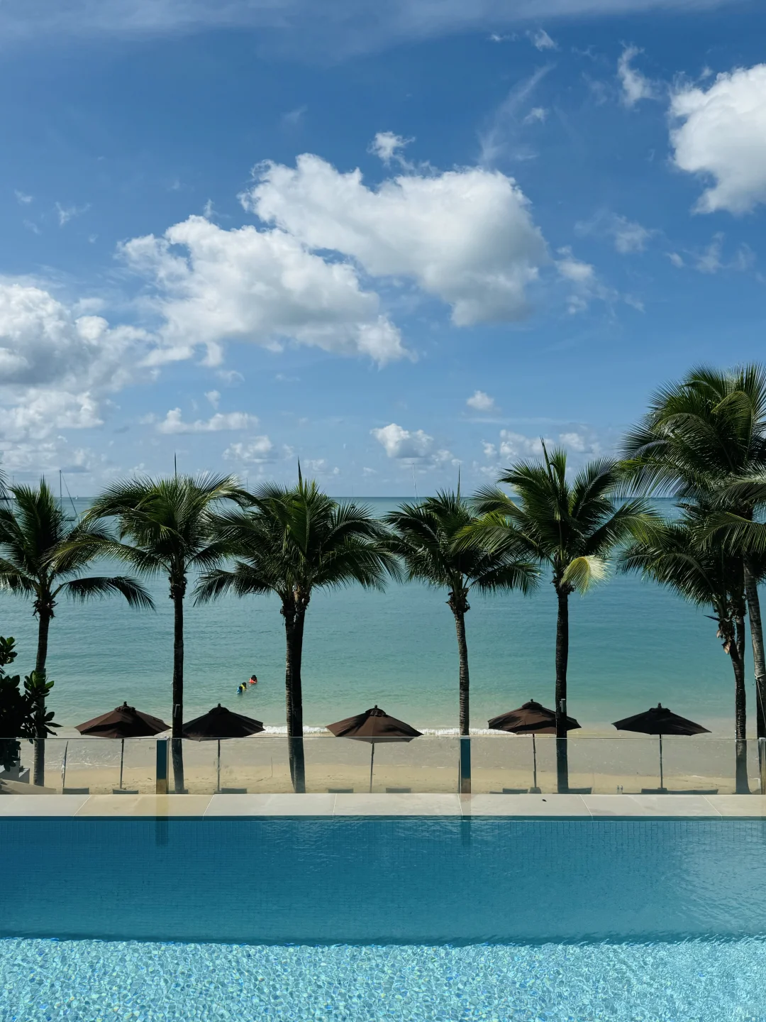 有种很新的海边合照姿势🌴🏝️💙