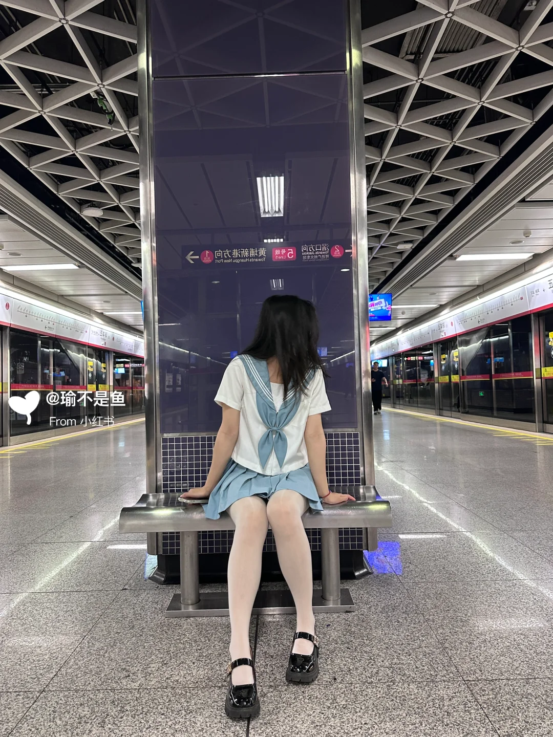 地铁巨出片
