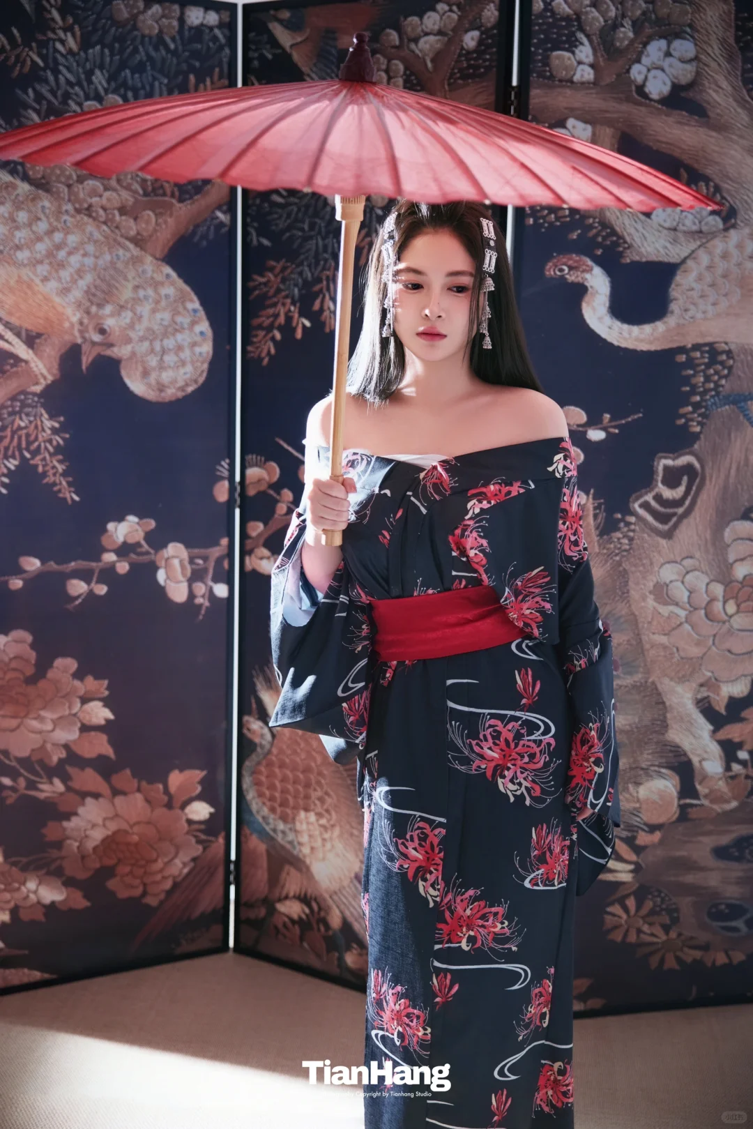 和服少女👘红与黑的极致美学